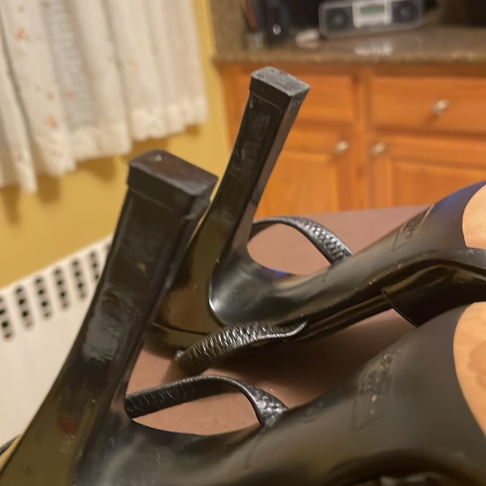Louis Vuitton Black Patent Leather Heels - Picture 5 of 7